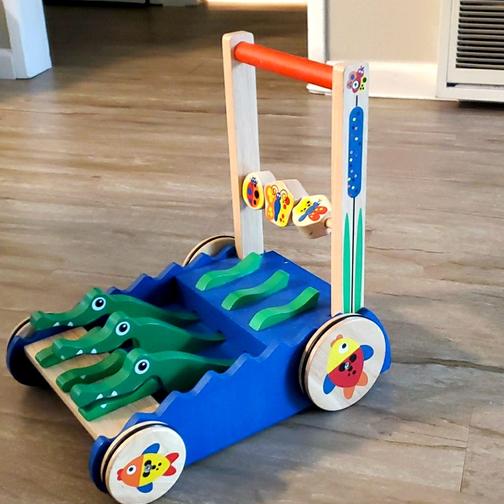 Crocodile baby push cart